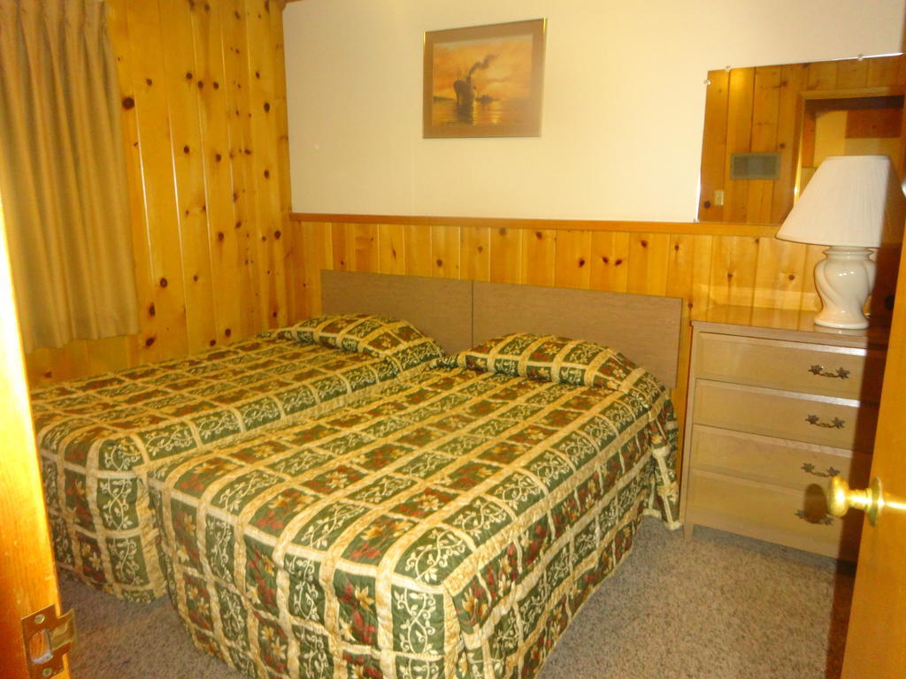 Boulder Lodge June Lake Room photo