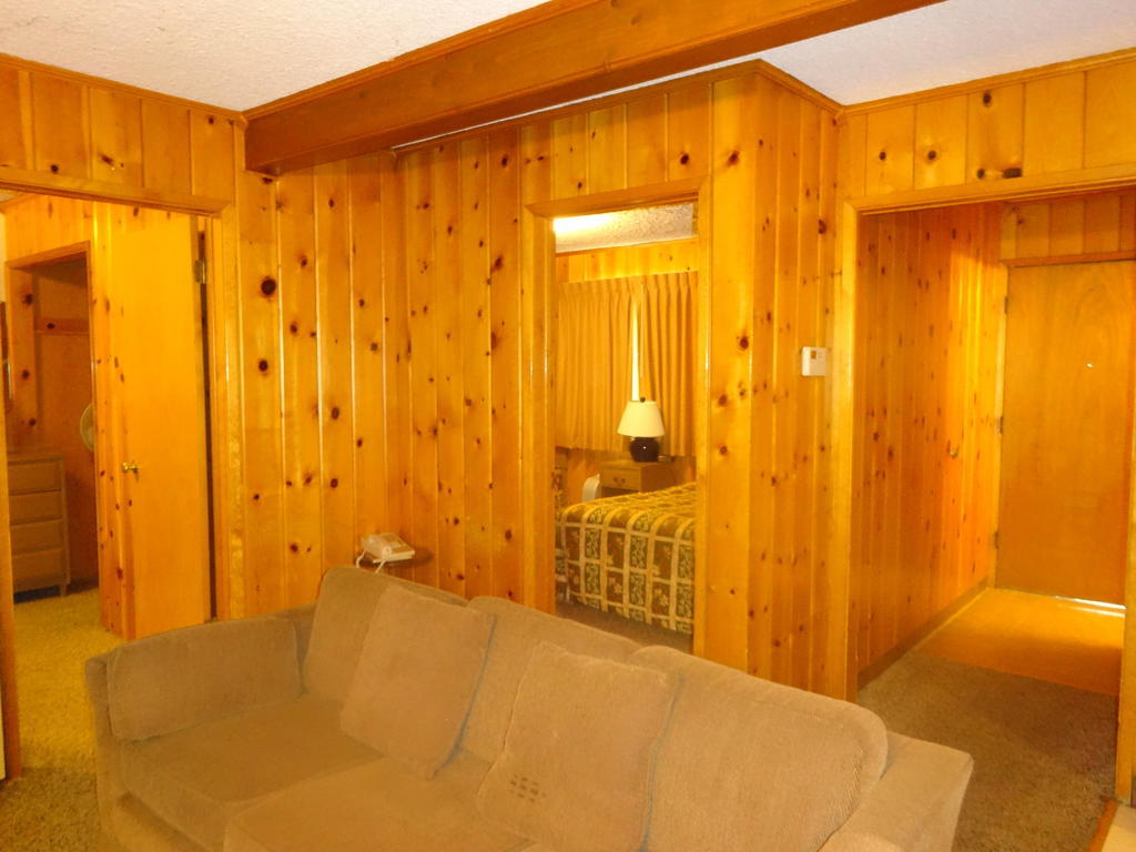 Boulder Lodge June Lake Room photo